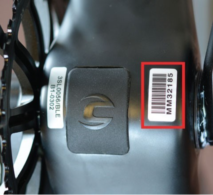 A bar code on a black device

Description automatically generated